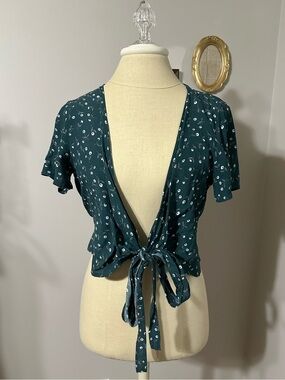 Brandy Melville Teal Floral Tie-Front Crop Top